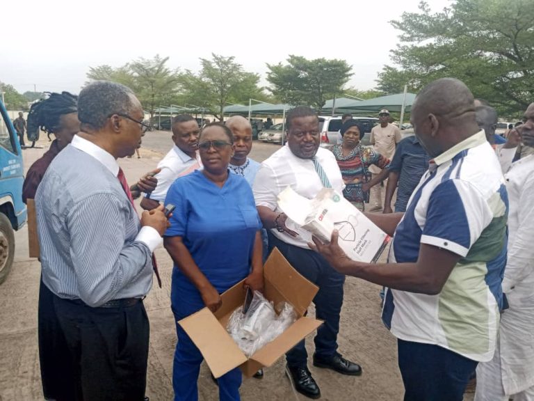 BENUE STATE MINISTRY OF HEALTH AND HUMAN SERVICES DONATES MEDICAL EQUIPMENTS TO BSUTH